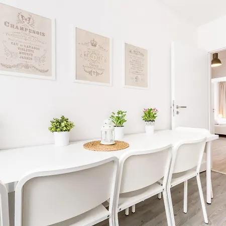 아파트 Fully Equipped With Balcony *