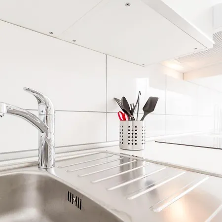 아파트 Fully Equipped With Balcony