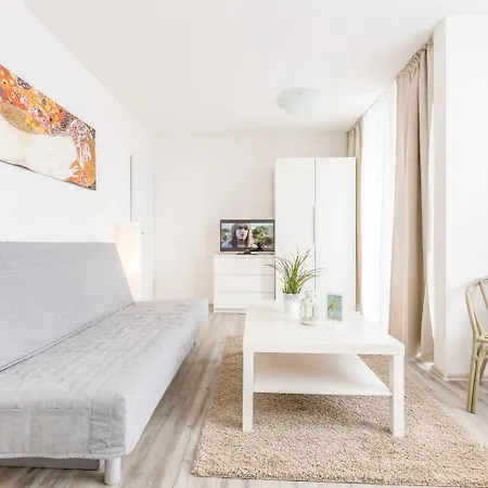 아파트 Fully Equipped With Balcony